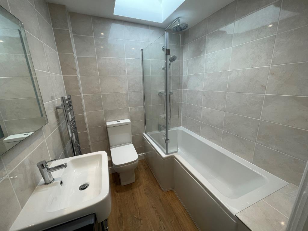 Lot: 85 - WELL-PRESENTED MAISONETTE - modern bathroom with toilet
